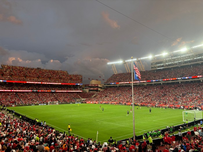 A full Williams-Brice Stadium